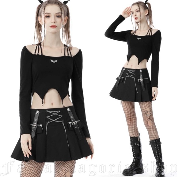 NWT Dark in Love Kiri Top TW395 Black Goth Long Sleeve Gothic Crop Pointed Hem - Picture 1 of 11